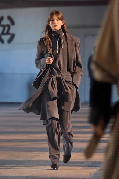 Look 27